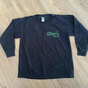 Gildan long sleeve shirt. Size Y/P/CH. color black.